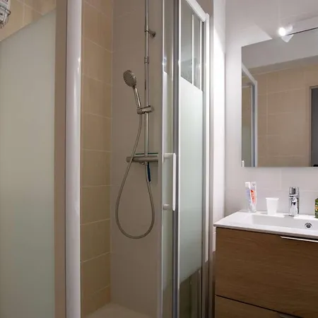 T2 Meuble Avec Terrasse, Parking, Proche - Fr-1-825-48 *