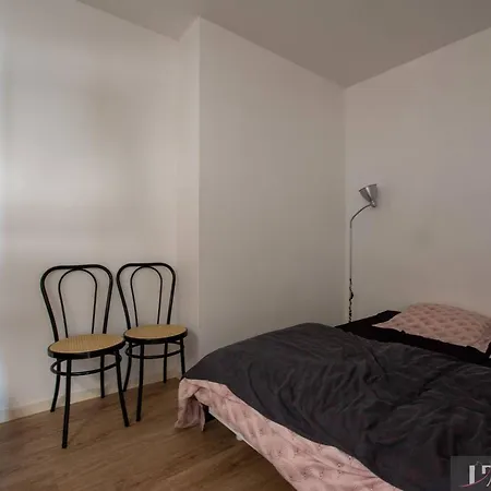 T2 Meuble Avec Terrasse, Parking, Proche - Fr-1-825-48 * لا روشيل