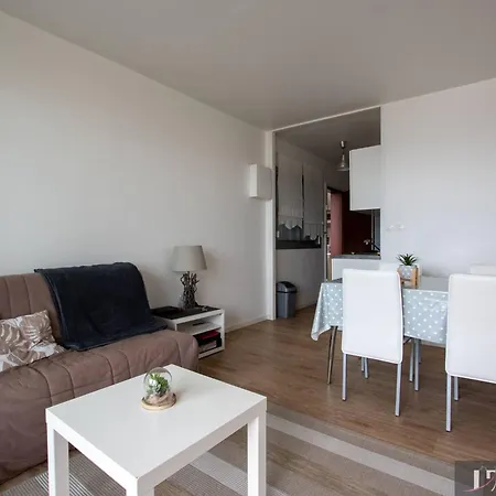 شقة T2 Meuble Avec Terrasse, Parking, Proche - Fr-1-825-48
