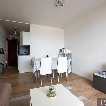 T2 Meuble Avec Terrasse, Parking, Proche - Fr-1-825-48 شقة *